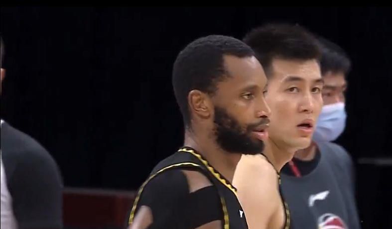 赶集的妇人
